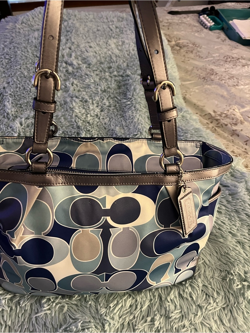 Coach Optic Signature Scarf Gallery Shoulder Tote in Sateen/ Leather EUC